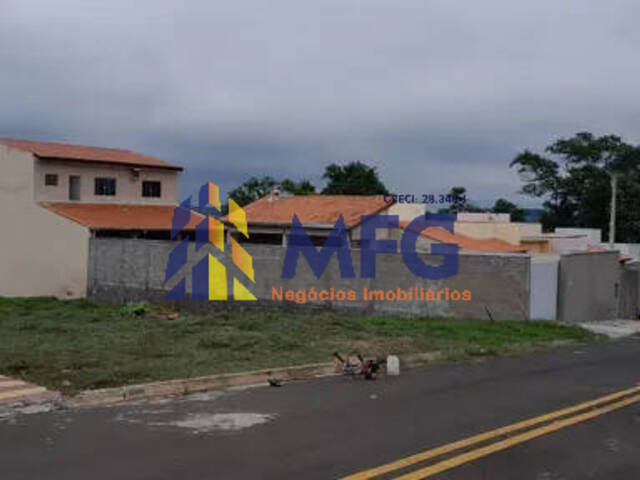 700 famílias são retiradas de terreno em Carapicuíba (SP